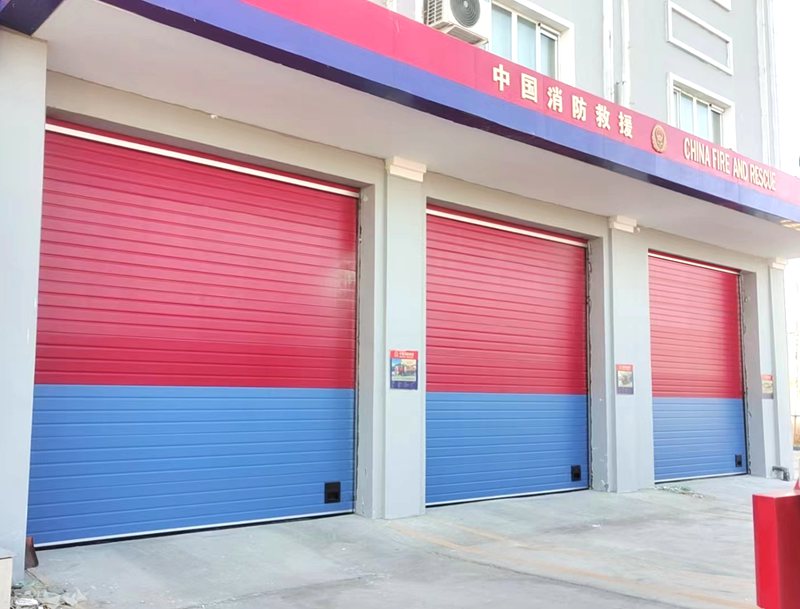 南京消防大隊車庫專用紅色滑升門插圖1 南京消防大隊車庫專用紅色滑升門插圖1