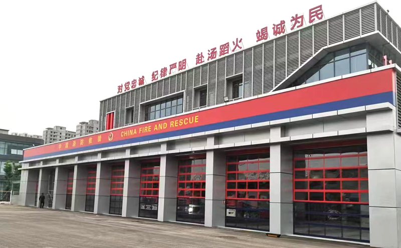 南京消防大隊車庫專用紅色滑升門插圖 南京消防大隊車庫專用紅色滑升門插圖